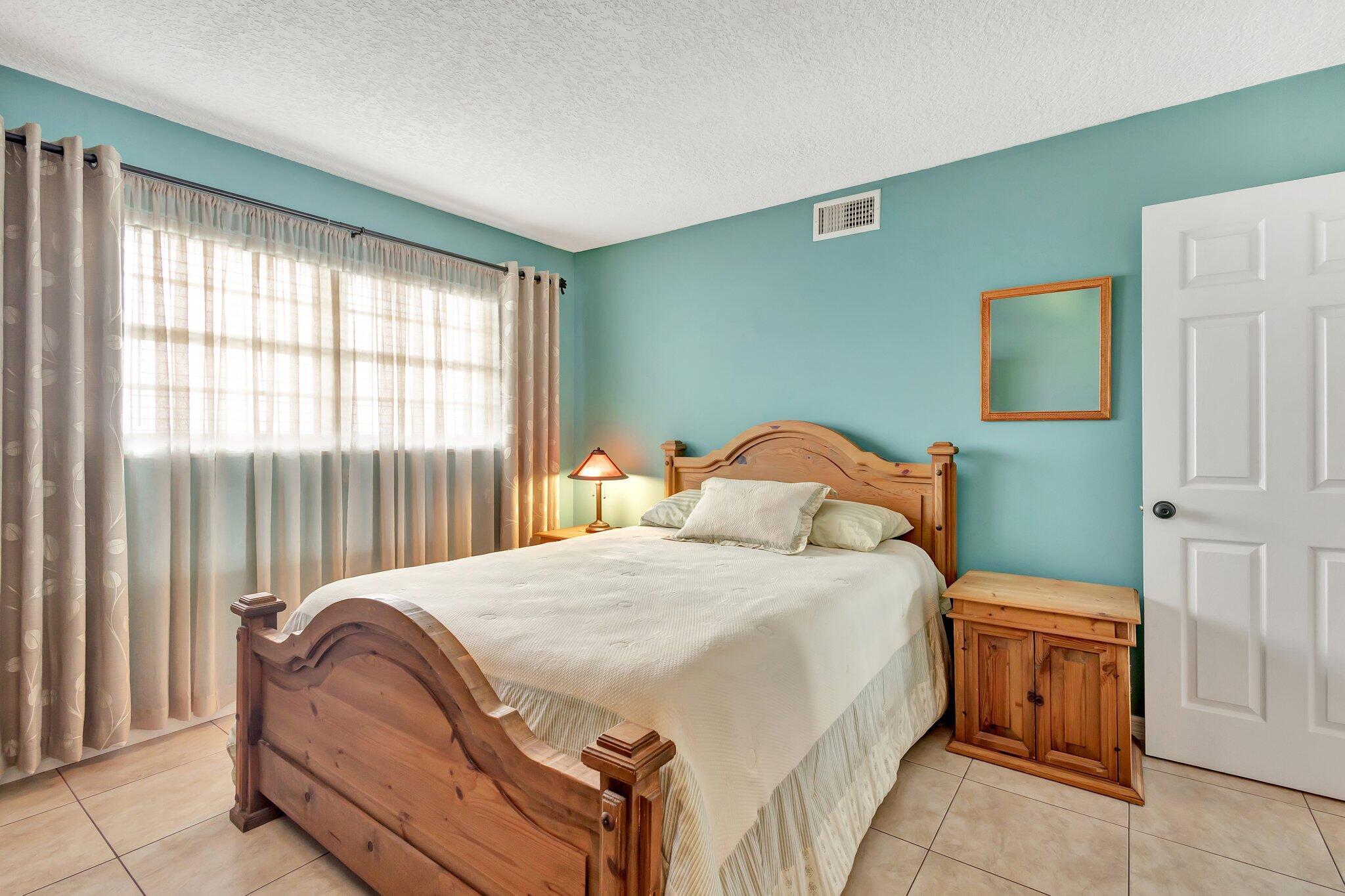 LAKE HARBOUR TOWERS - Residential