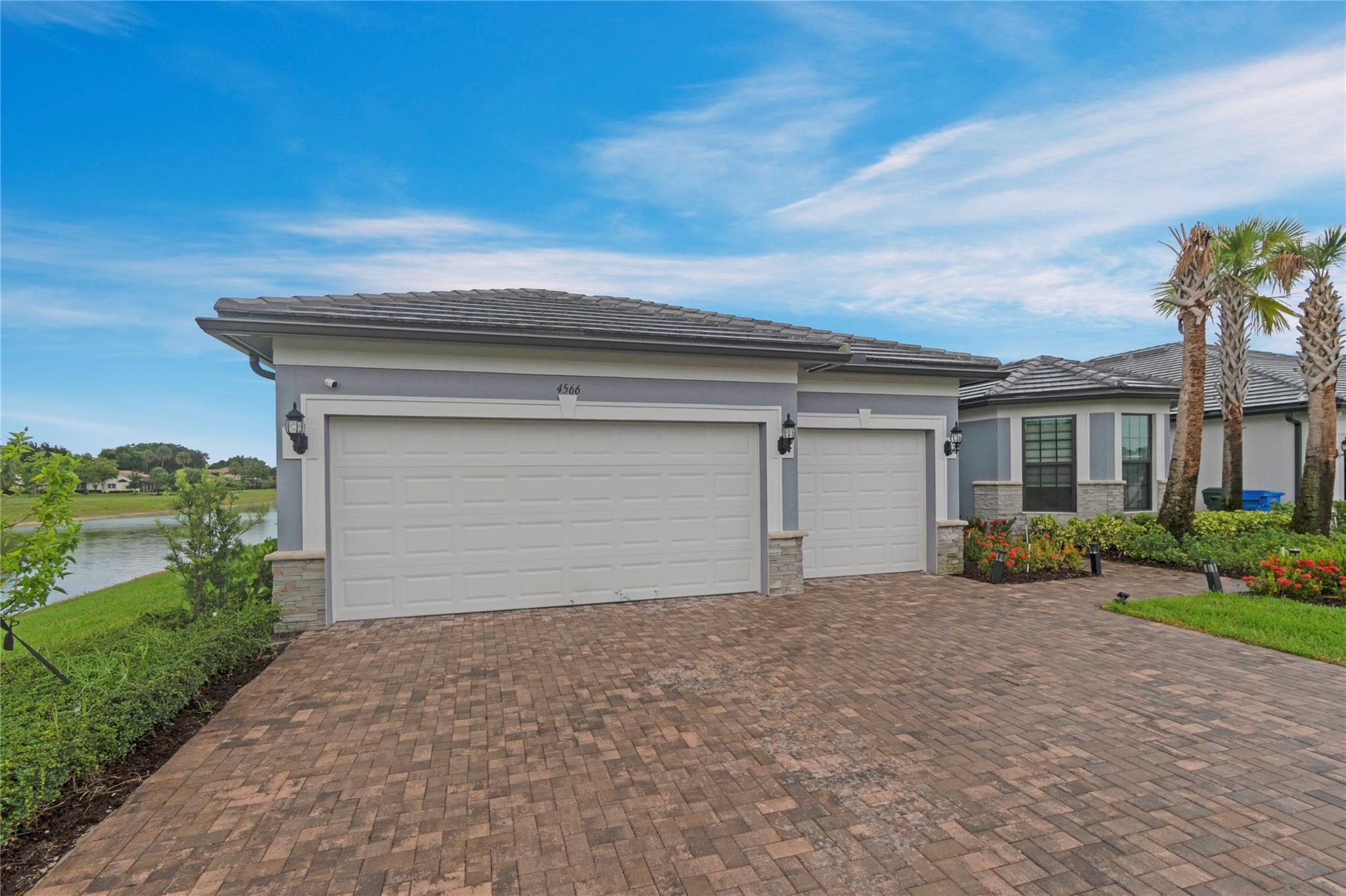 4566 Silverwood Ln N