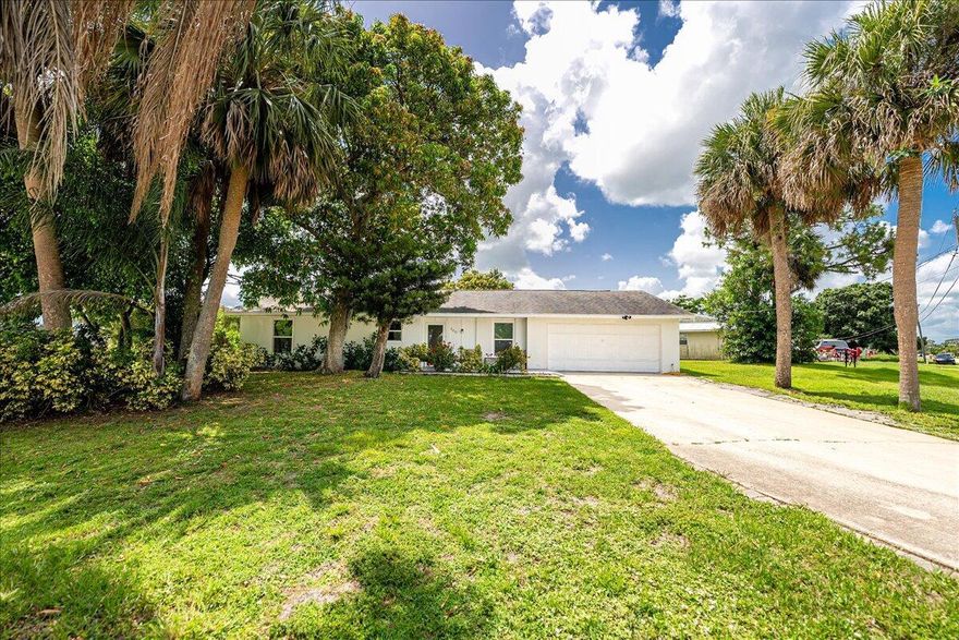 Come see this 4-bedroom home on an oversized corner lot, easily converted to a 3/2 flex room. The kitchen has been replaced by the current owners with white countertops. Luxury vinyl flooring flows throughout. Major systems recently upgraded with a 2019 roof and 2022 HVAC. The large, private yard is perfect for entertaining or adding a pool. Located near Sportsman's Park, major highways, shopping, and dining spots.