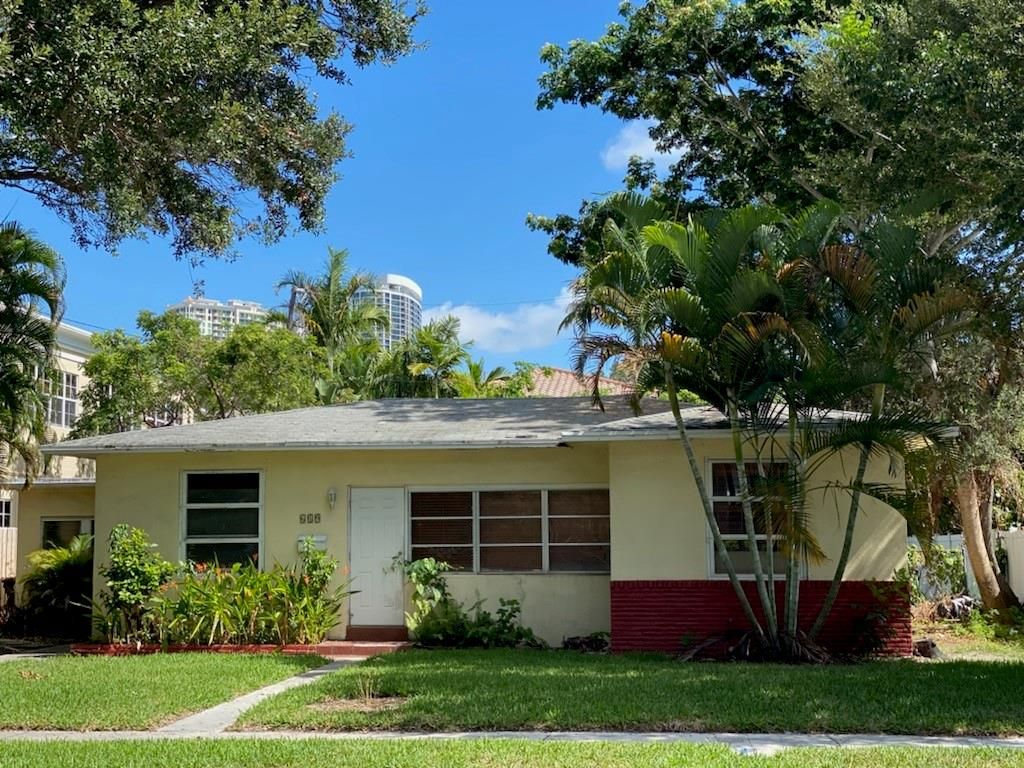Photo of 619 SE 9th St St, Fort Lauderdale, FL 33316 (MLS # F10342805)