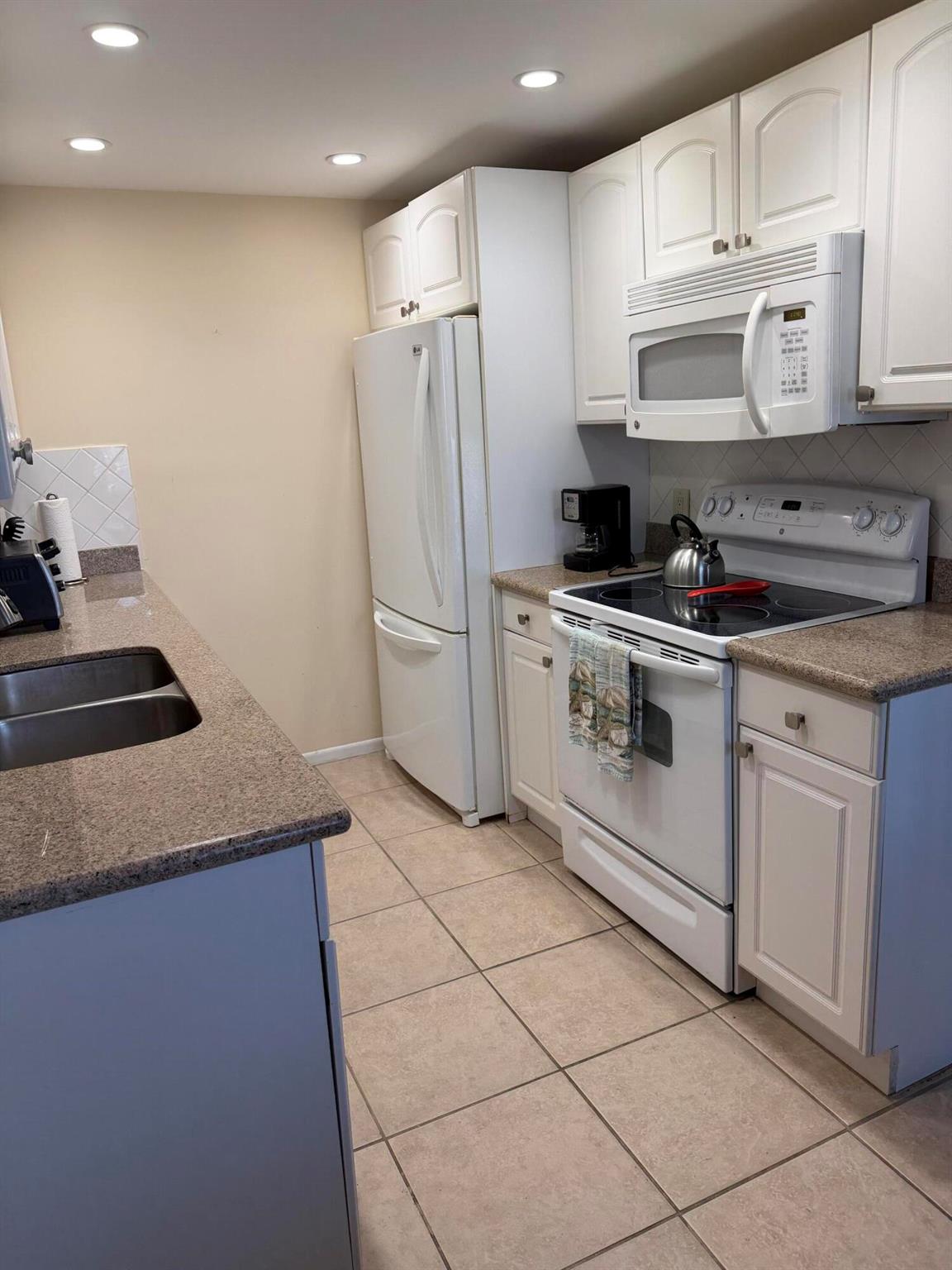 CENTURY VILLAGE - Residential Lease