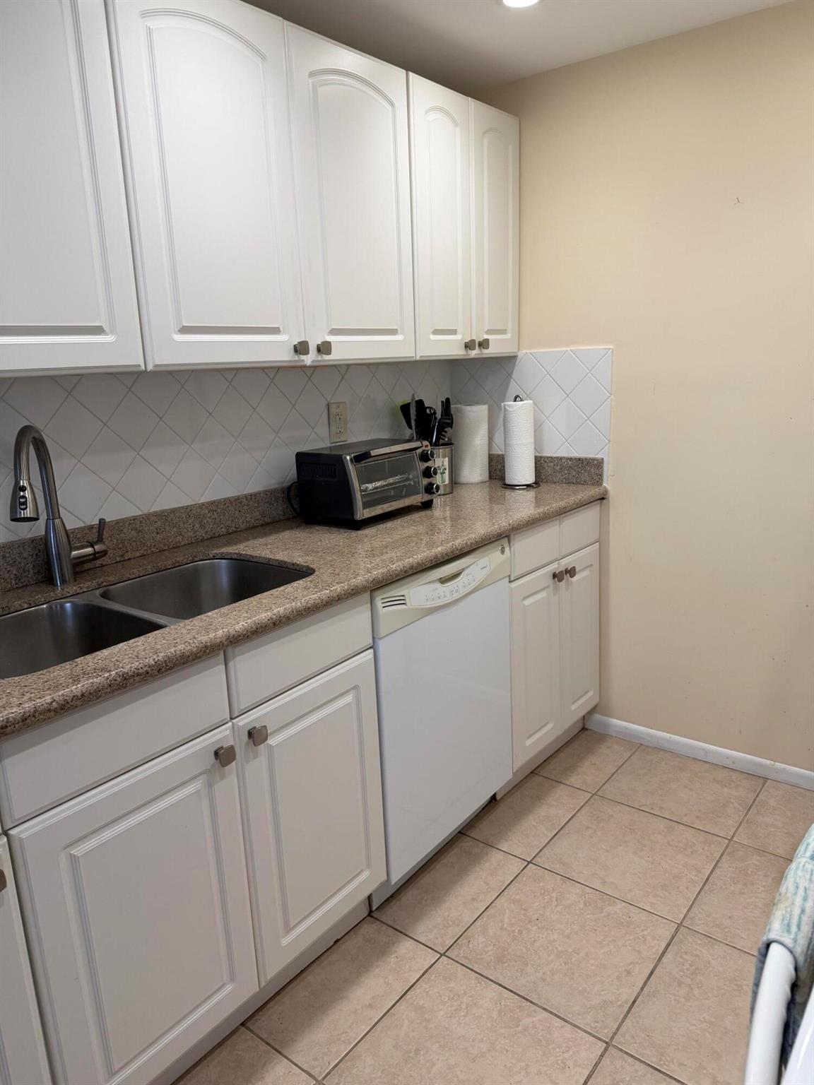 CENTURY VILLAGE - Residential Lease