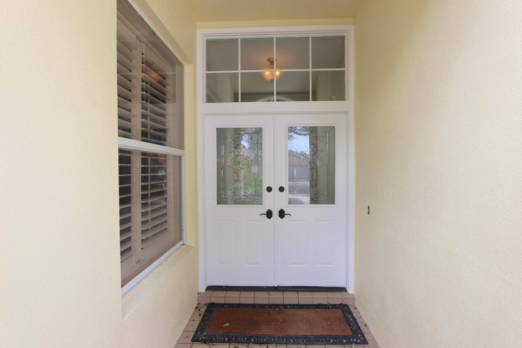 Photo of 117 Hampton Circle, Jupiter, FL 33458 (MLS # B26040820)