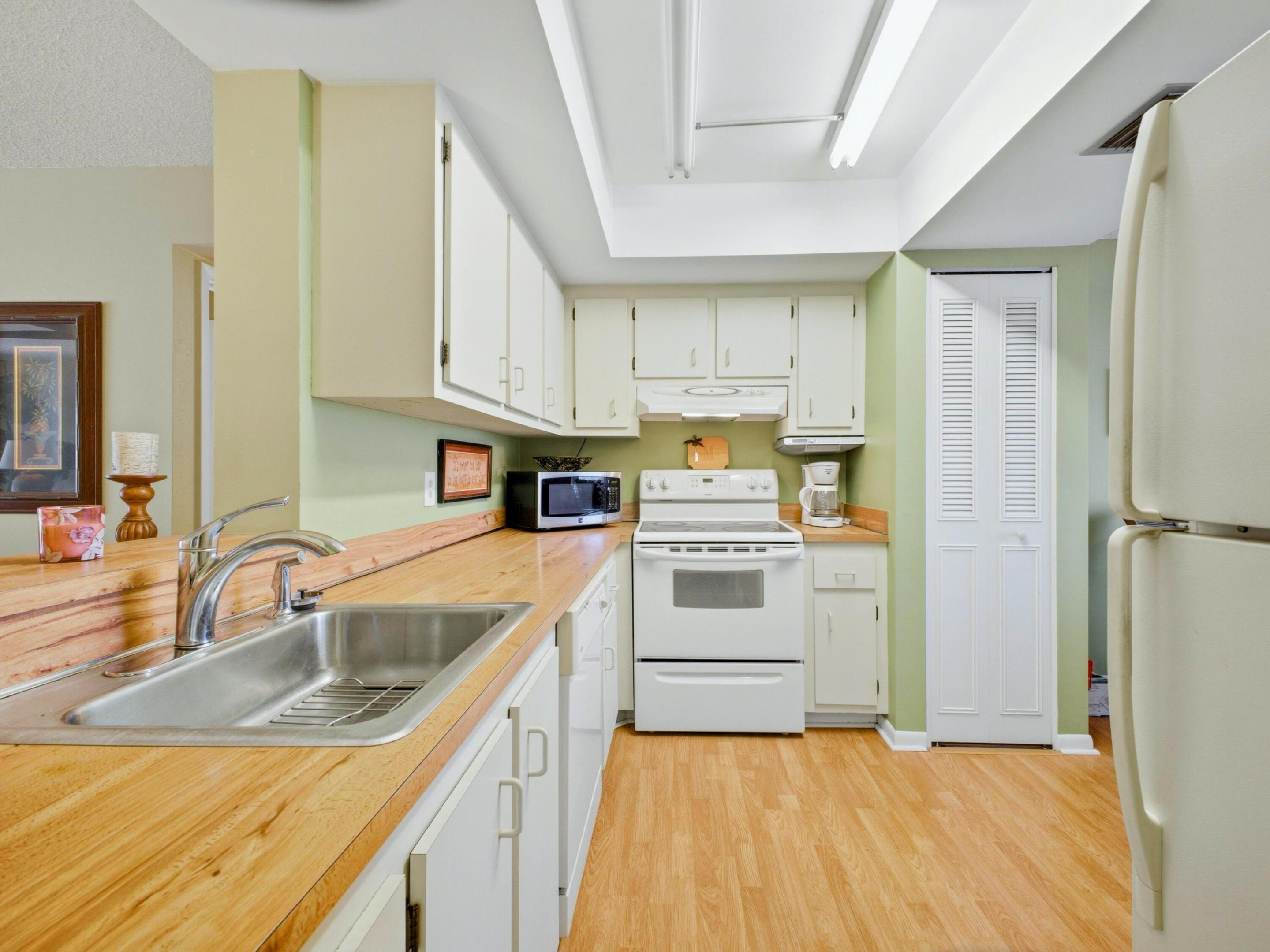 VILLAGES OF ORIOLE DEAUVILLE CONDO - Residential