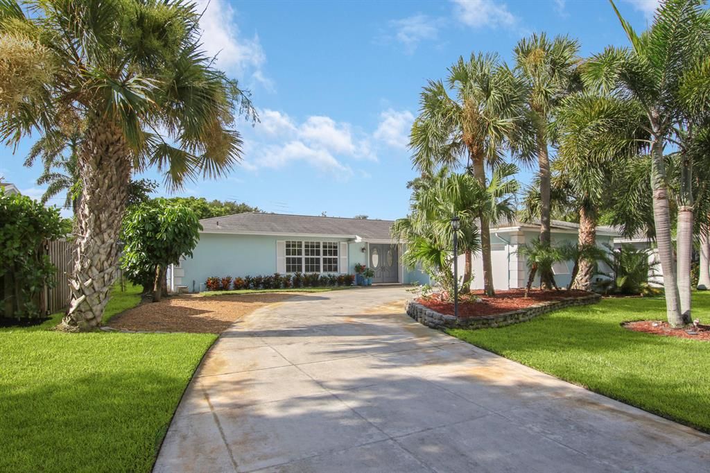 Photo of 438 Tequesta Drive Dr, Tequesta, FL 33469 (MLS # R10738140)