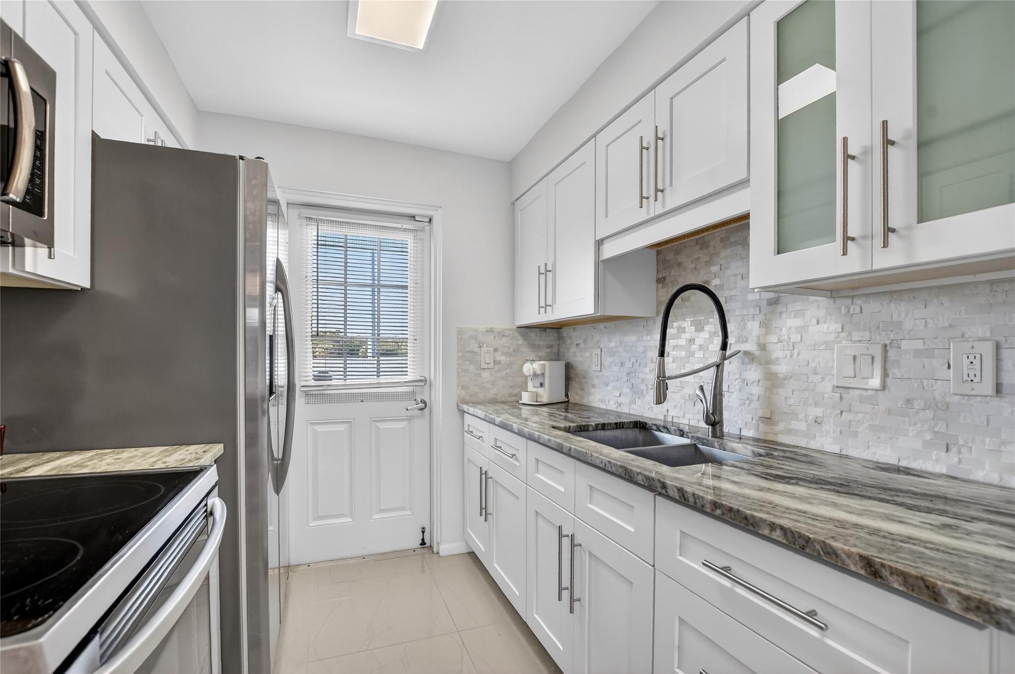 RIVER HOUSE GARDENS CONDO - Residential