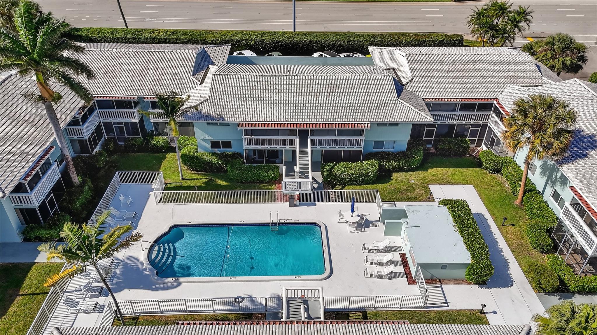 RIVER HOUSE GARDENS CONDO - Residential