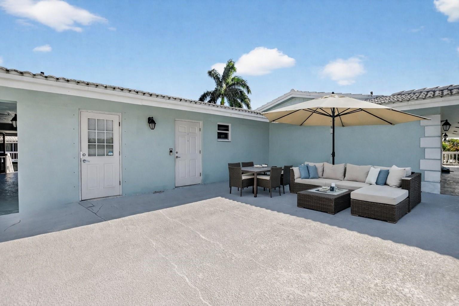 RIVER HOUSE GARDENS CONDO - Residential