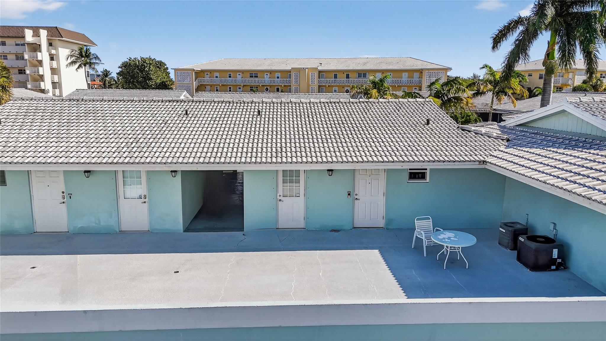 RIVER HOUSE GARDENS CONDO - Residential