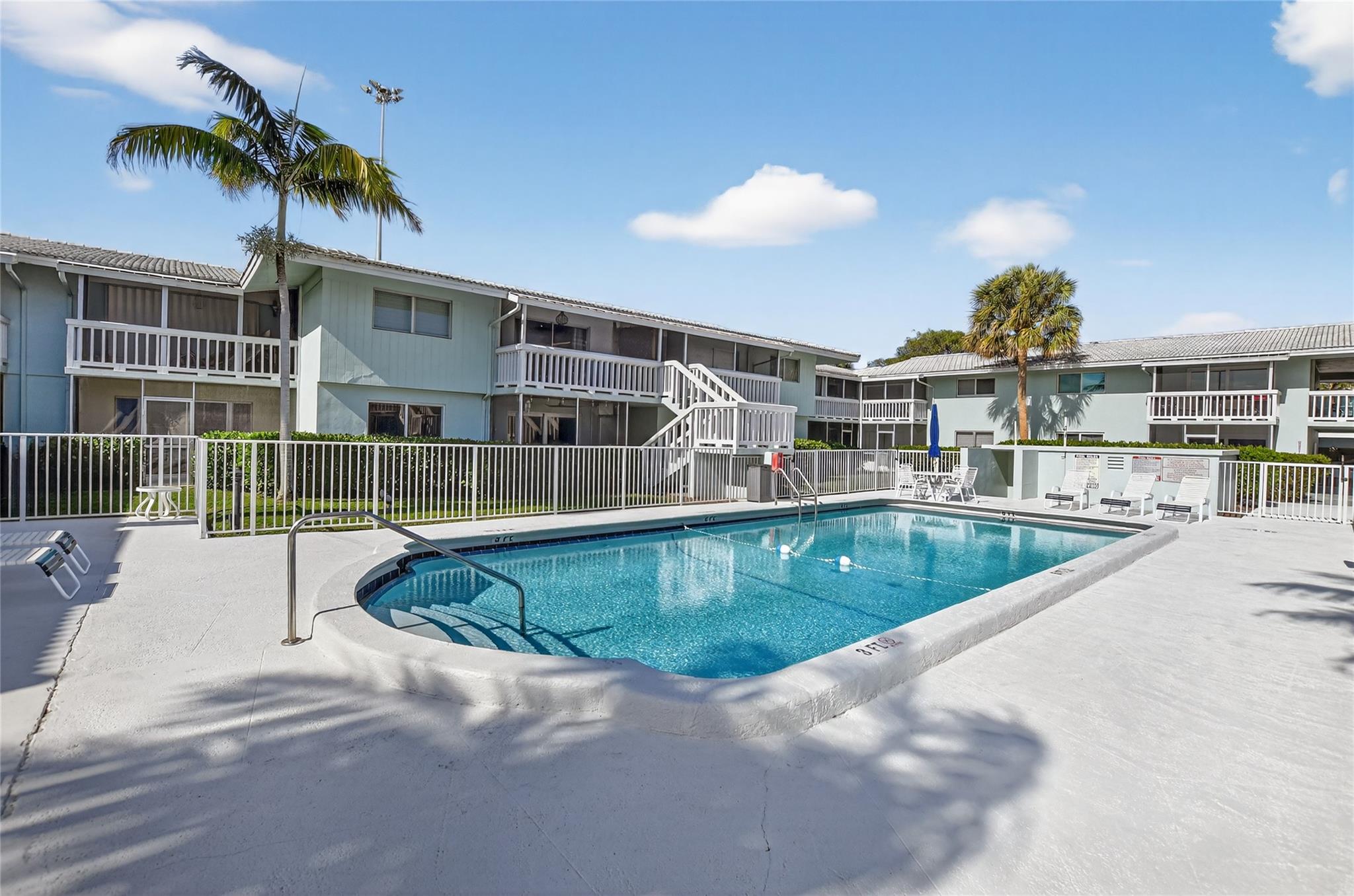 RIVER HOUSE GARDENS CONDO - Residential