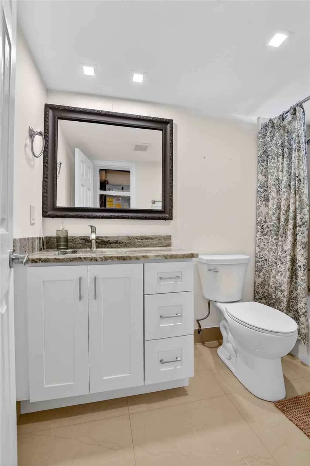 RIVER HOUSE GARDENS CONDO - Residential