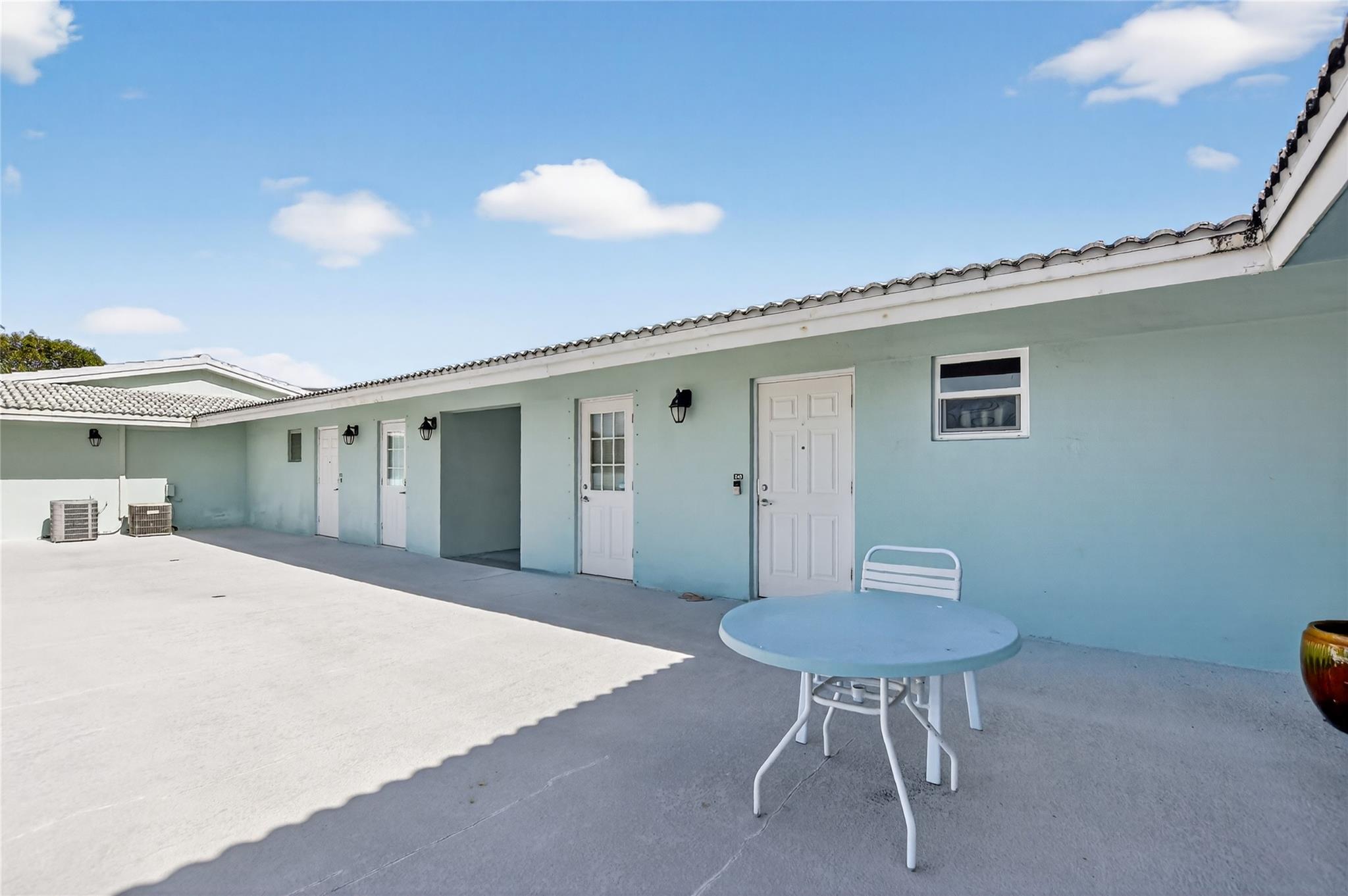 RIVER HOUSE GARDENS CONDO - Residential