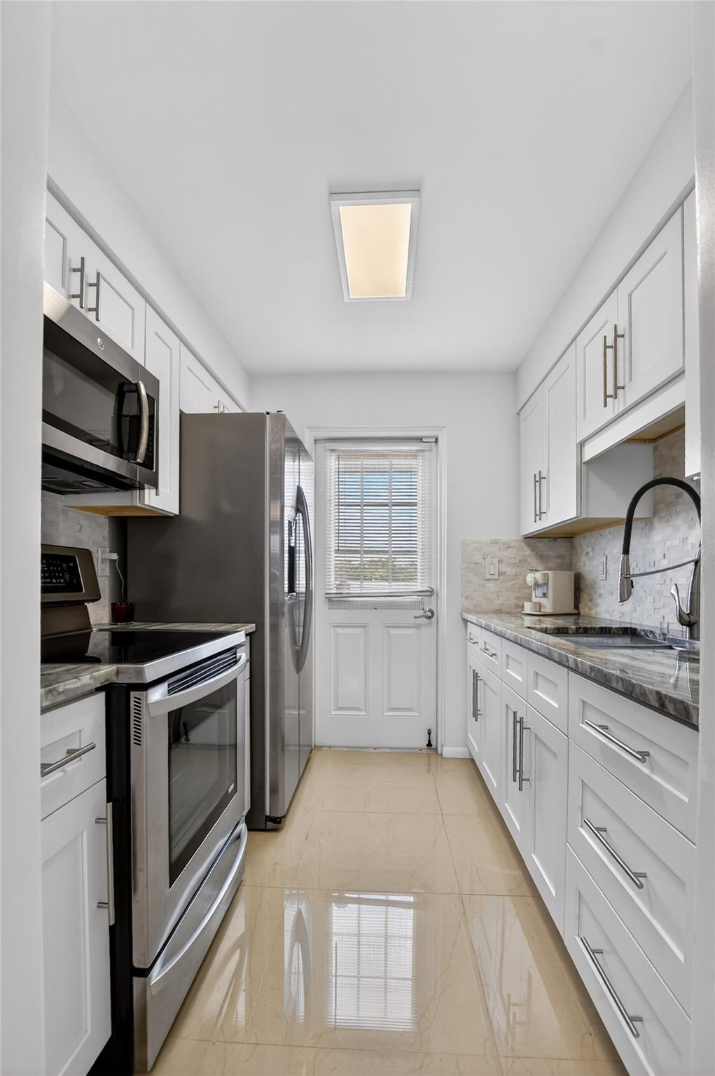 RIVER HOUSE GARDENS CONDO - Residential