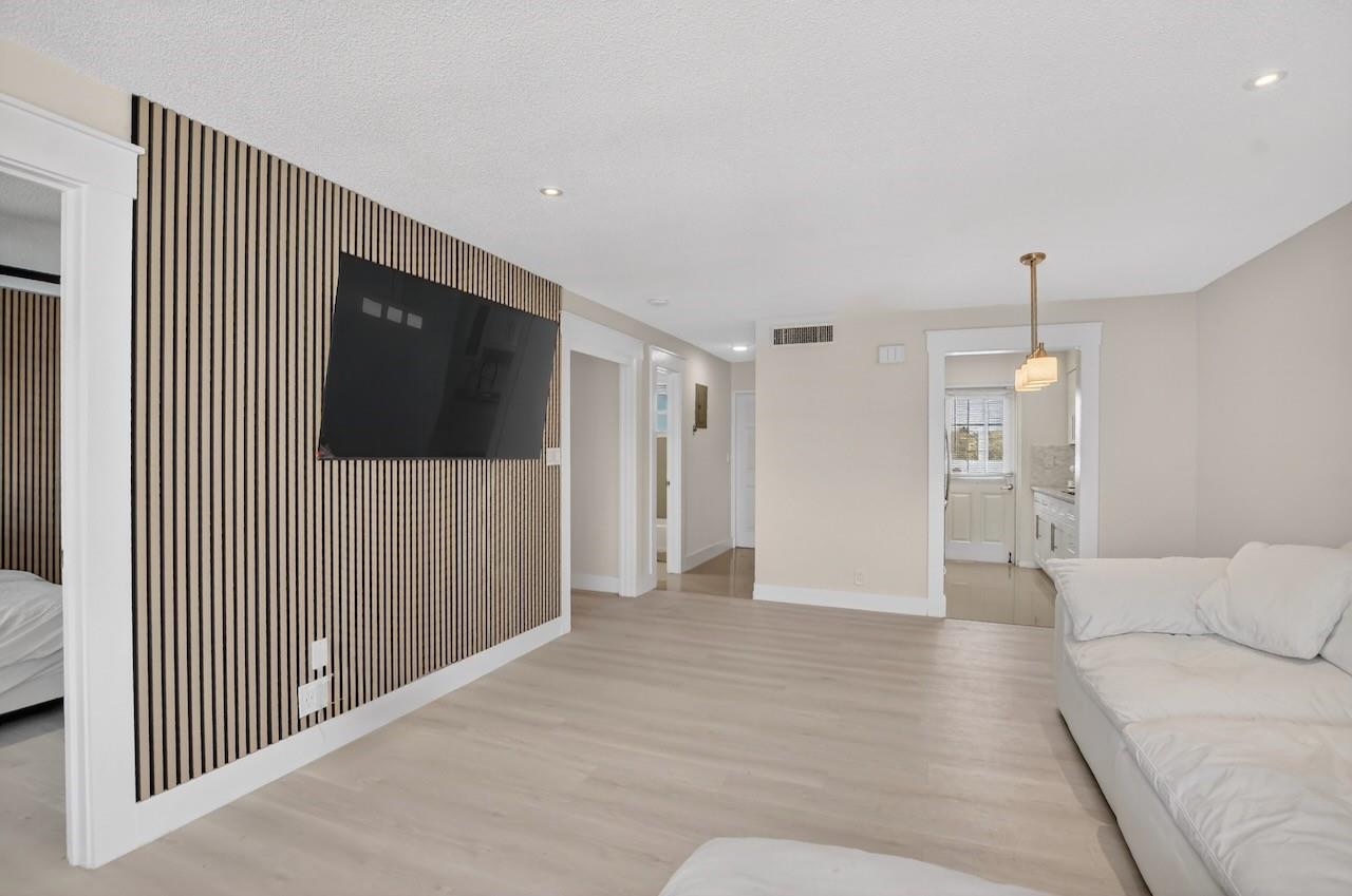 RIVER HOUSE GARDENS CONDO - Residential