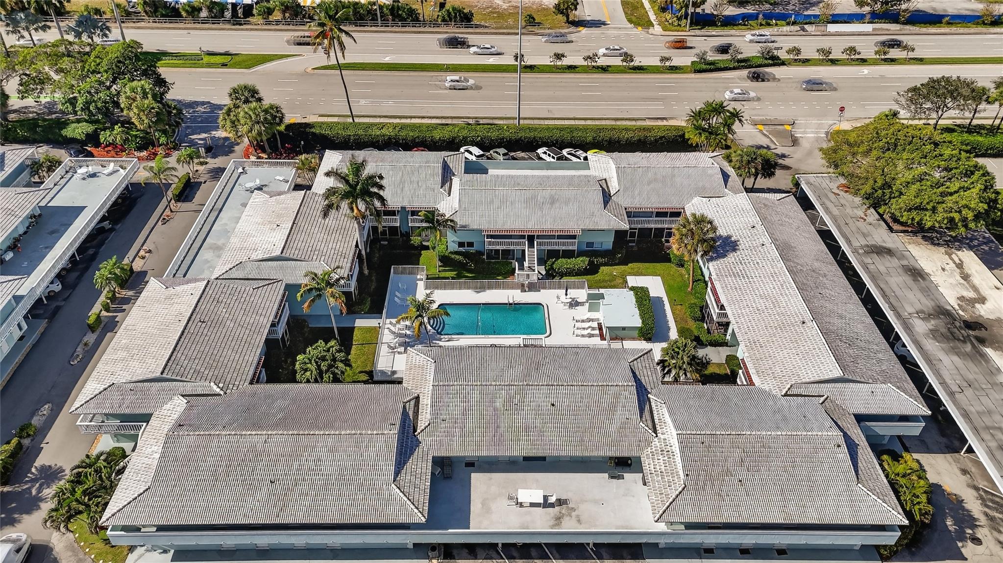 RIVER HOUSE GARDENS CONDO - Residential