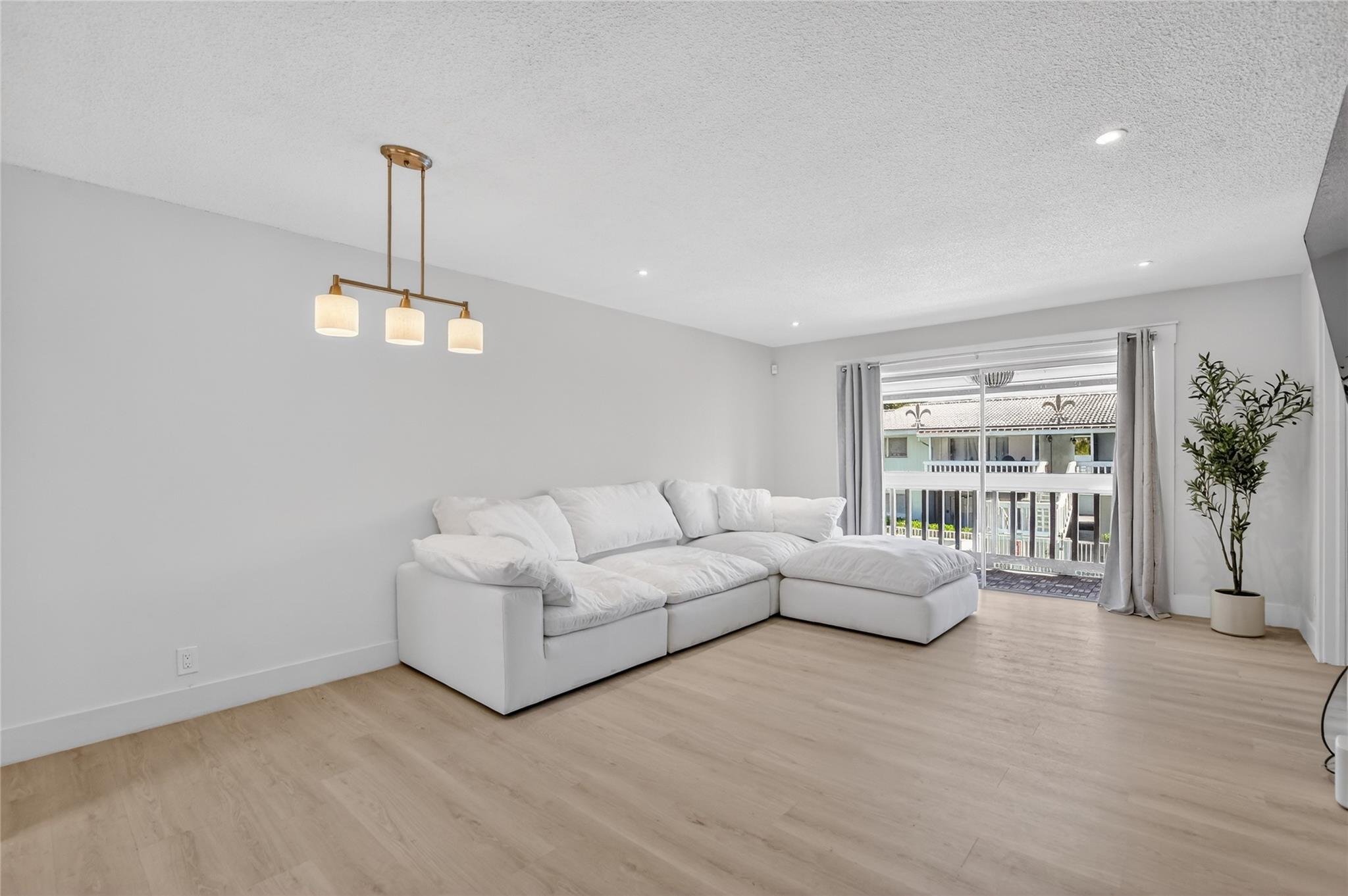 RIVER HOUSE GARDENS CONDO - Residential