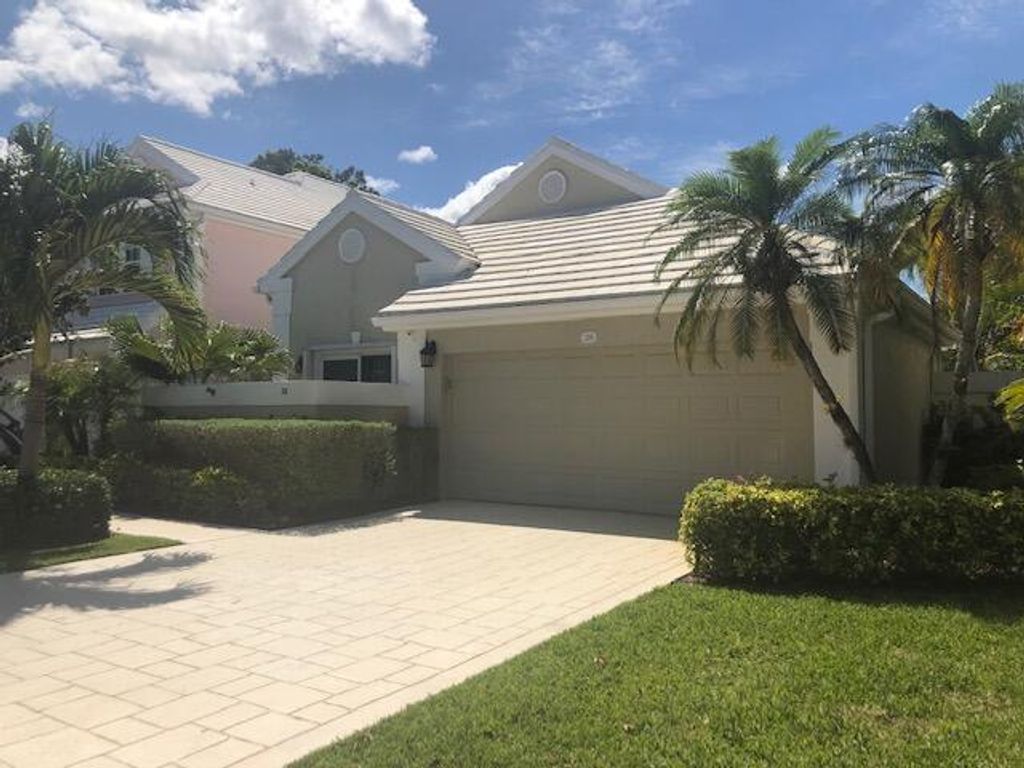 Photo of 28 Windsor Lane, Palm Beach Gardens, FL 33418 (MLS # R10779991)