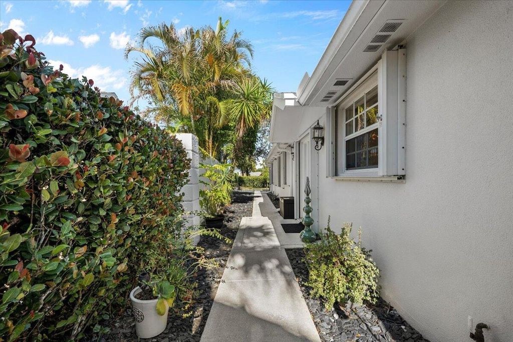 Photo of 205 Brier Circle, Jupiter, FL 33458 (MLS # R11161761)