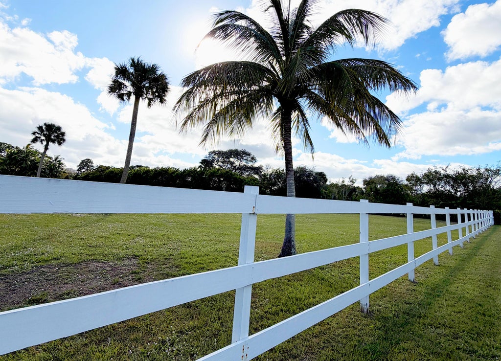 Photo of 4656 Lillian Avenue, Palm Beach Gardens, FL 33418 (MLS # B26068718)