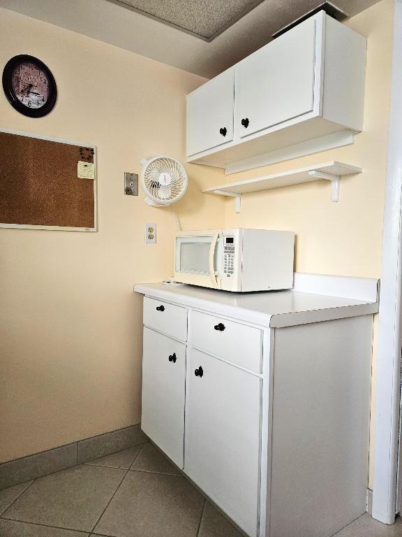 2520 Dudley Drive E J