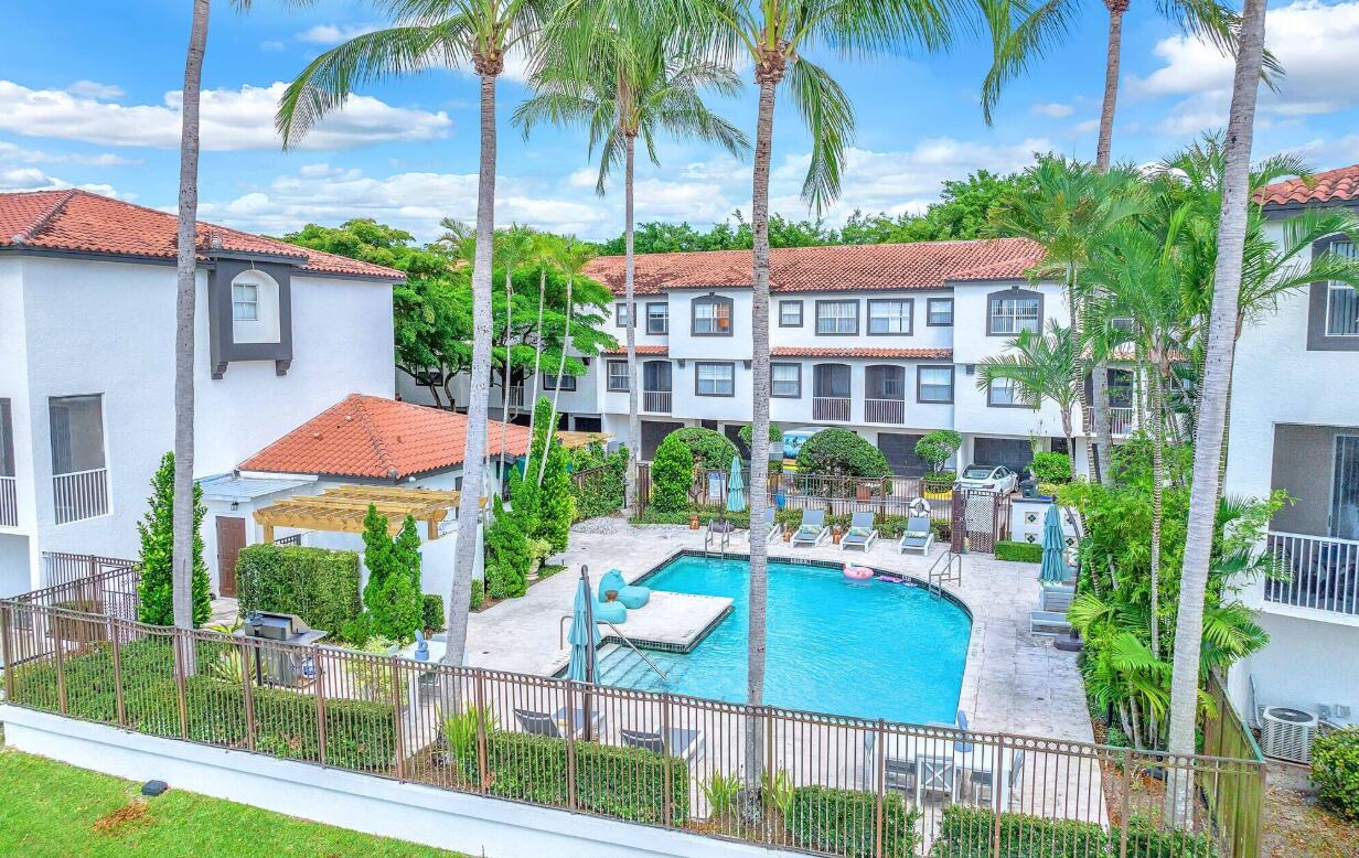 ESTADA OF LOS PASEOS - Residential Lease