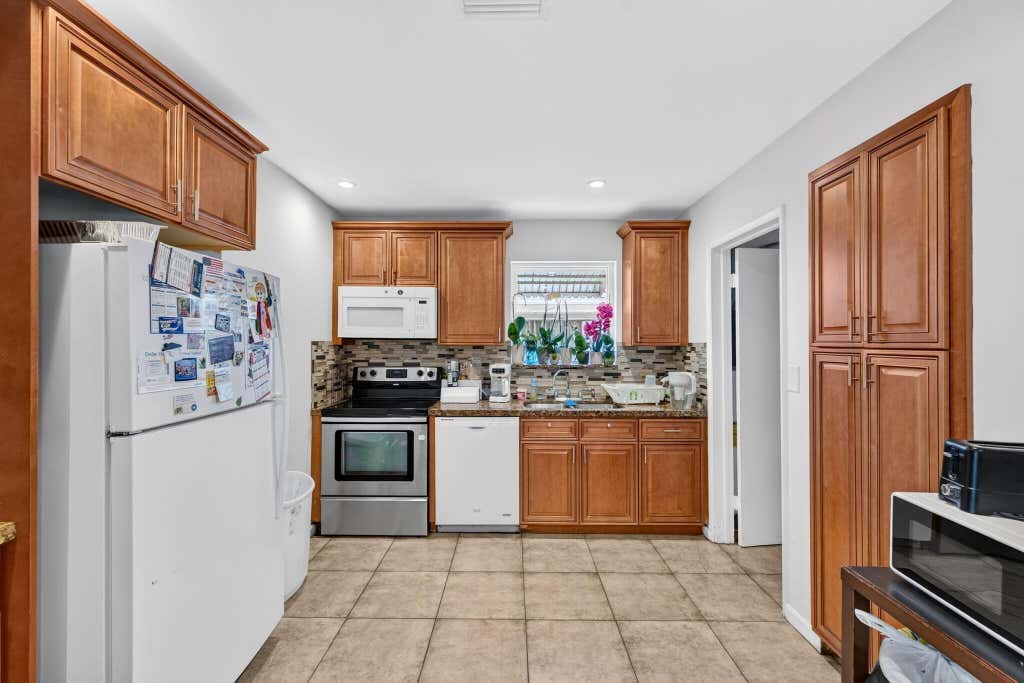 Photo of 1501 NW 41ST Street, Oakland Park, FL 33309 (MLS # B26064445)
