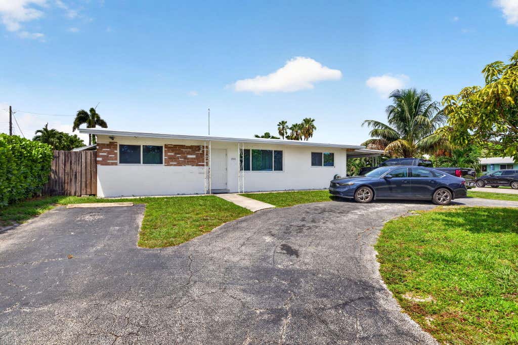 Photo of 1501 NW 41ST Street, Oakland Park, FL 33309 (MLS # B26064445)
