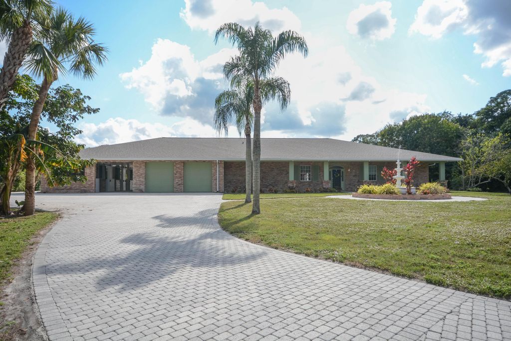 Photo of 10534 Dogwood Trail, Jupiter, FL 33478 (MLS # R11093054)