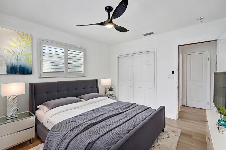 Beautiful 3/2 + 1 Car Garage In the Heart of Sunrise!. Lots of natural light, split floor plan, nice fenced in 
yard. Stainless steel appliances, washer and dryer, good A/C. Brand New roof to be installed prior to 
closing. Centrally located near many restaurant and shopping options. Send highest and best offer along 
with pre approval letter. Owner is a licensed Real Estate agent. -Some images have been virtually staged and/or enhanced.