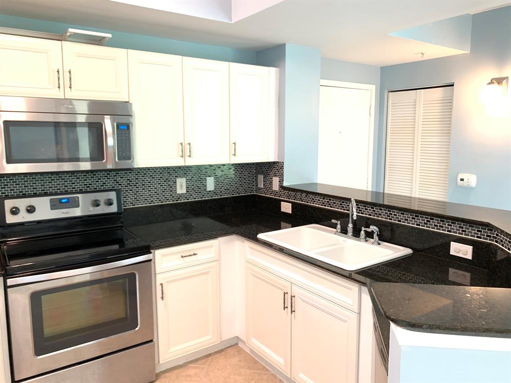 COURTYARDS IN CITYPLACE CONDO - Residential