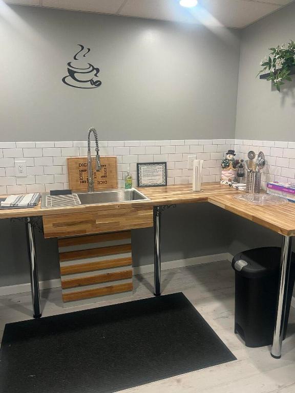 CRESTHAVEN TOWNHOMES SEC 4 CONDO - Residential