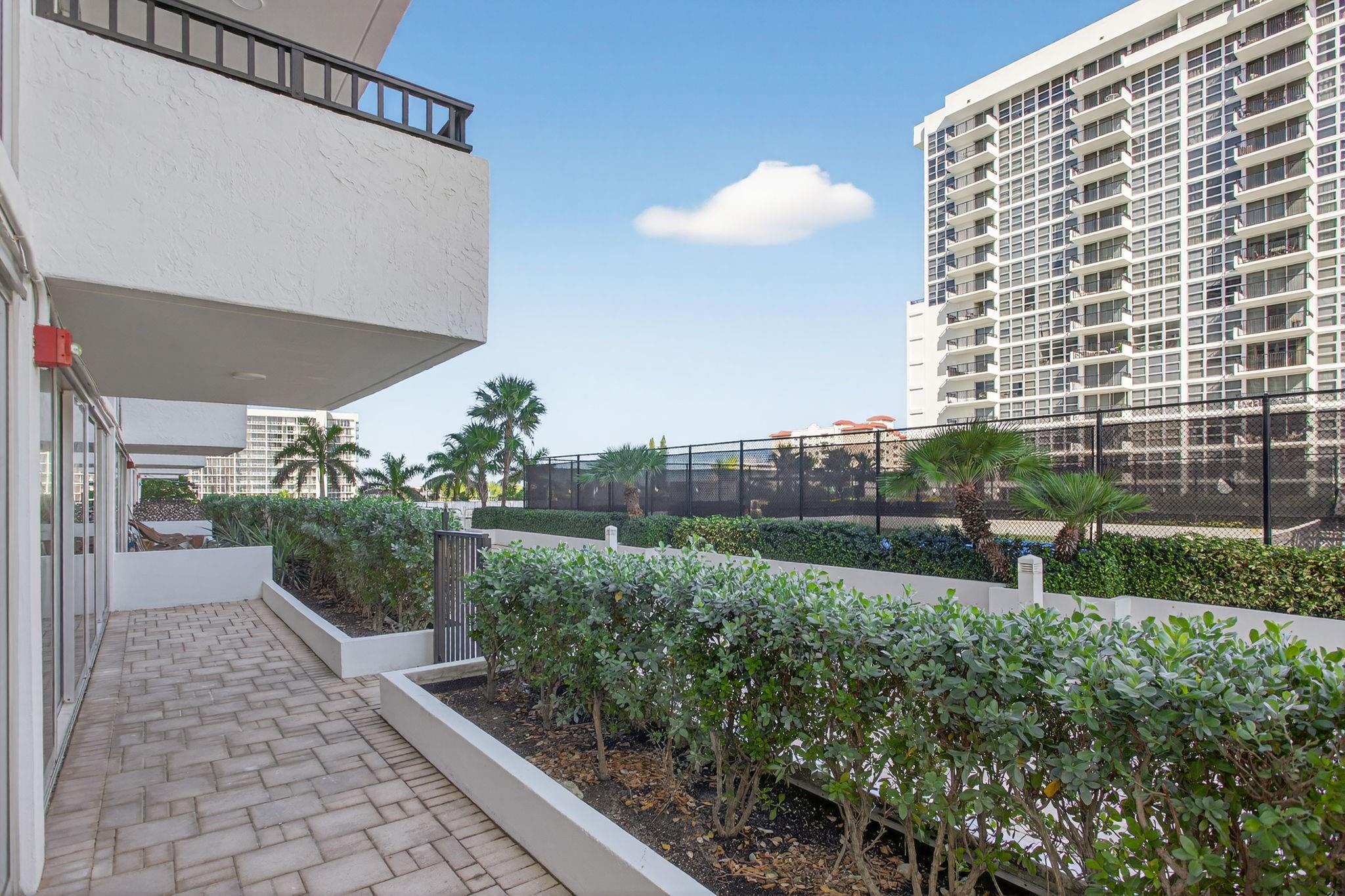 SILVER THATCH ATLANTIC PL - Residential