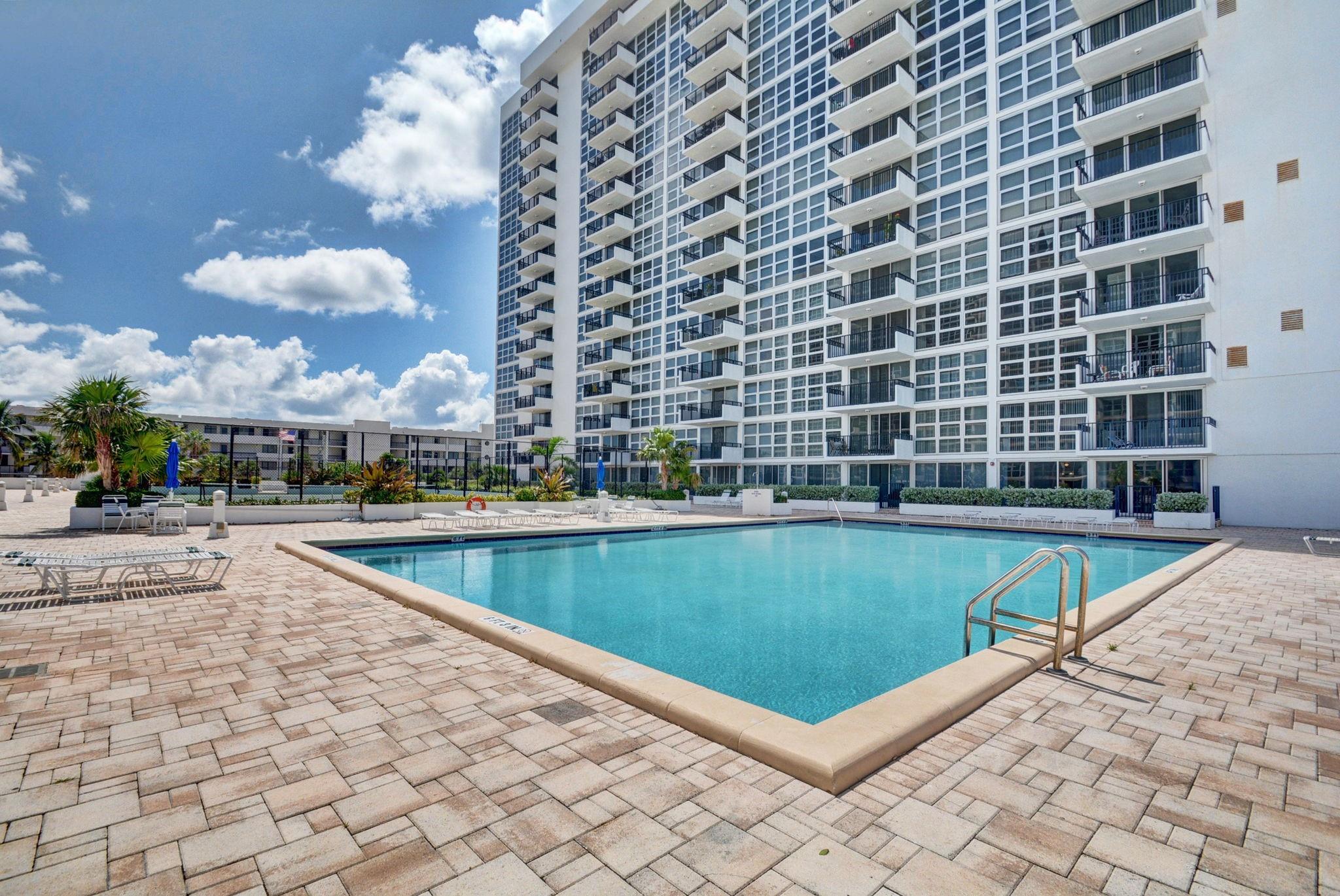 SILVER THATCH ATLANTIC PL - Residential