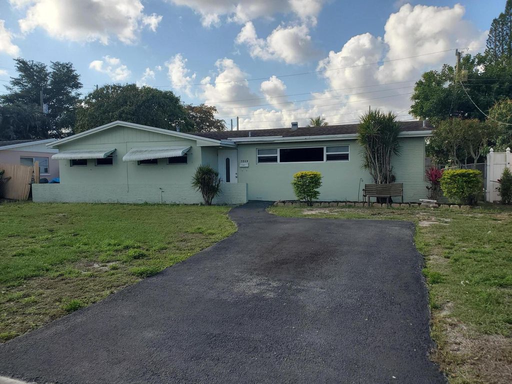 Photo of 5068 Marcia Place, West Palm Beach, FL 33407 (MLS # B26013388)