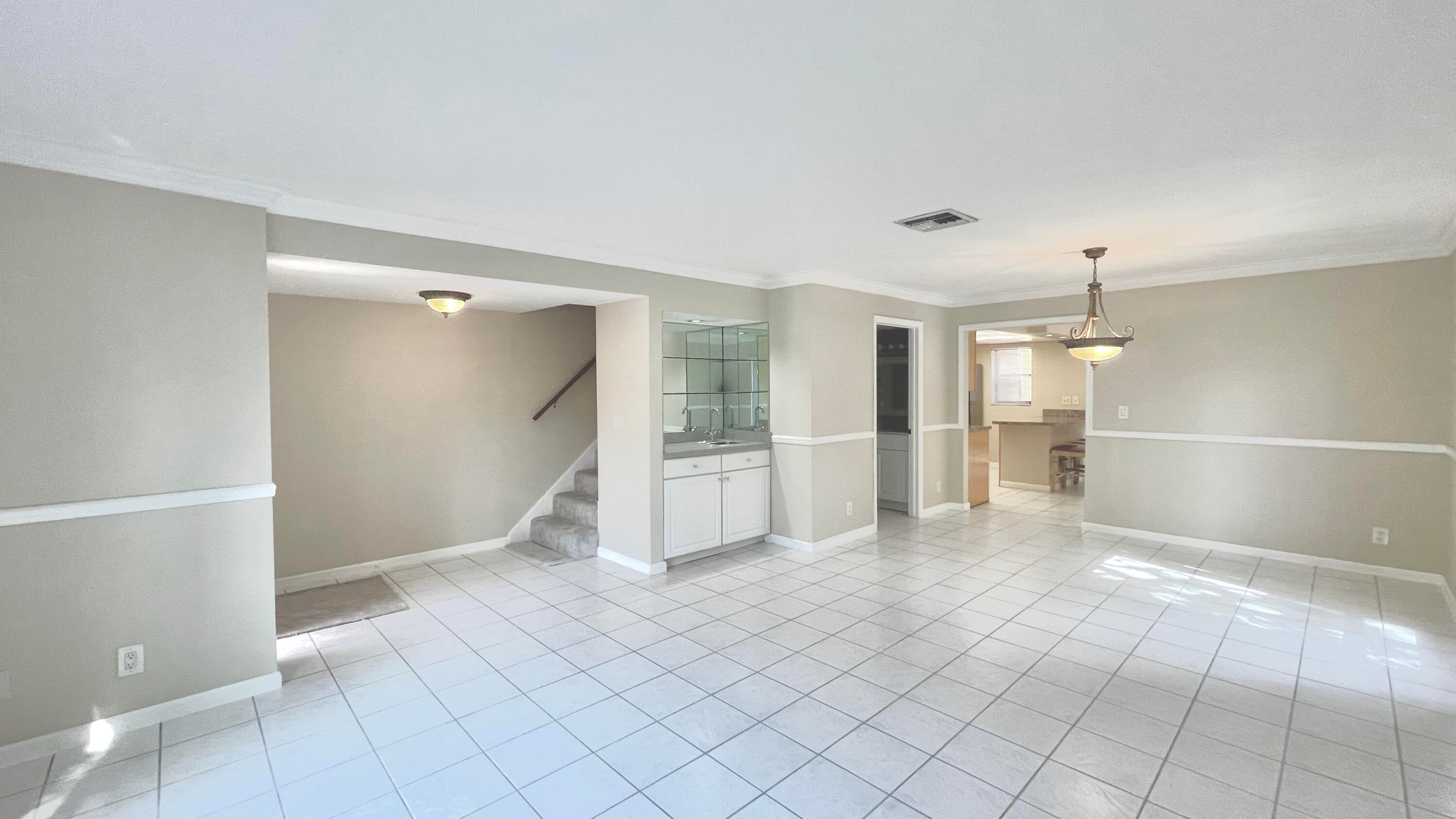 501 SANDTREE Drive