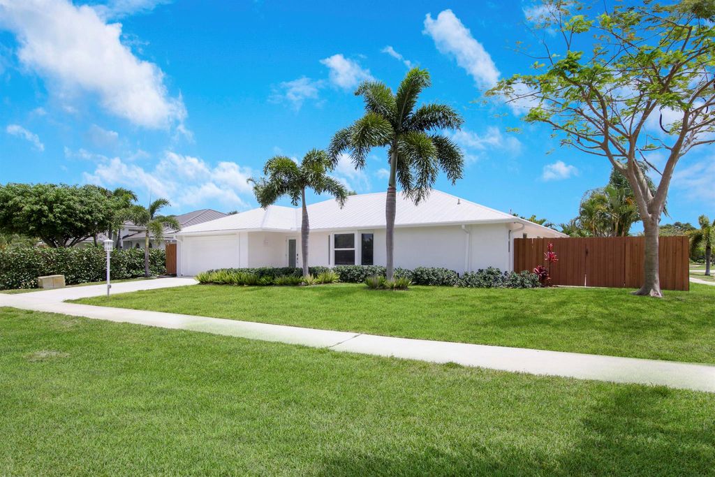 Photo of 30 Chestnut Trail, Tequesta, FL 33469 (MLS # R10894829)