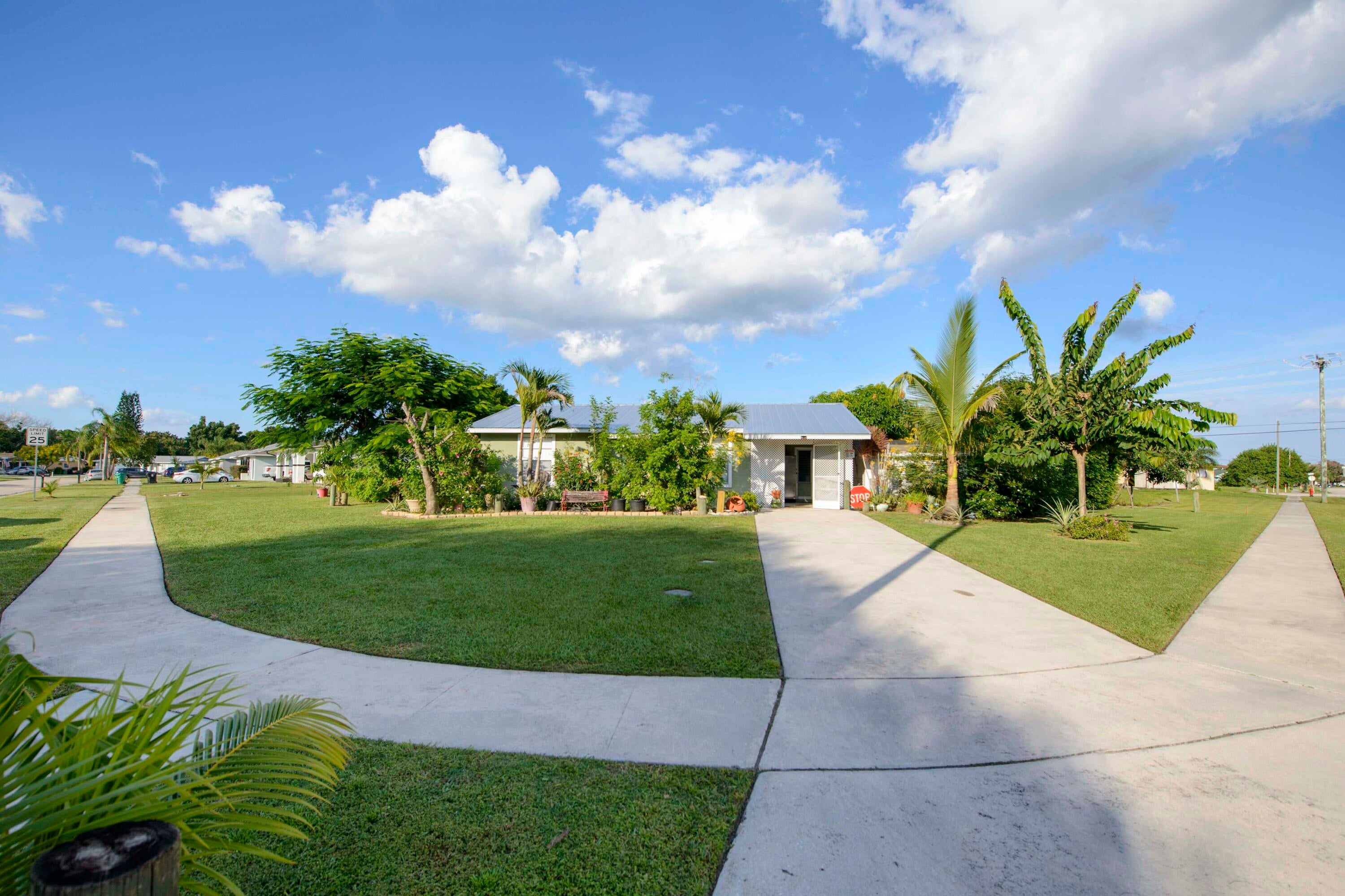 221 SW CALMOSO Drive