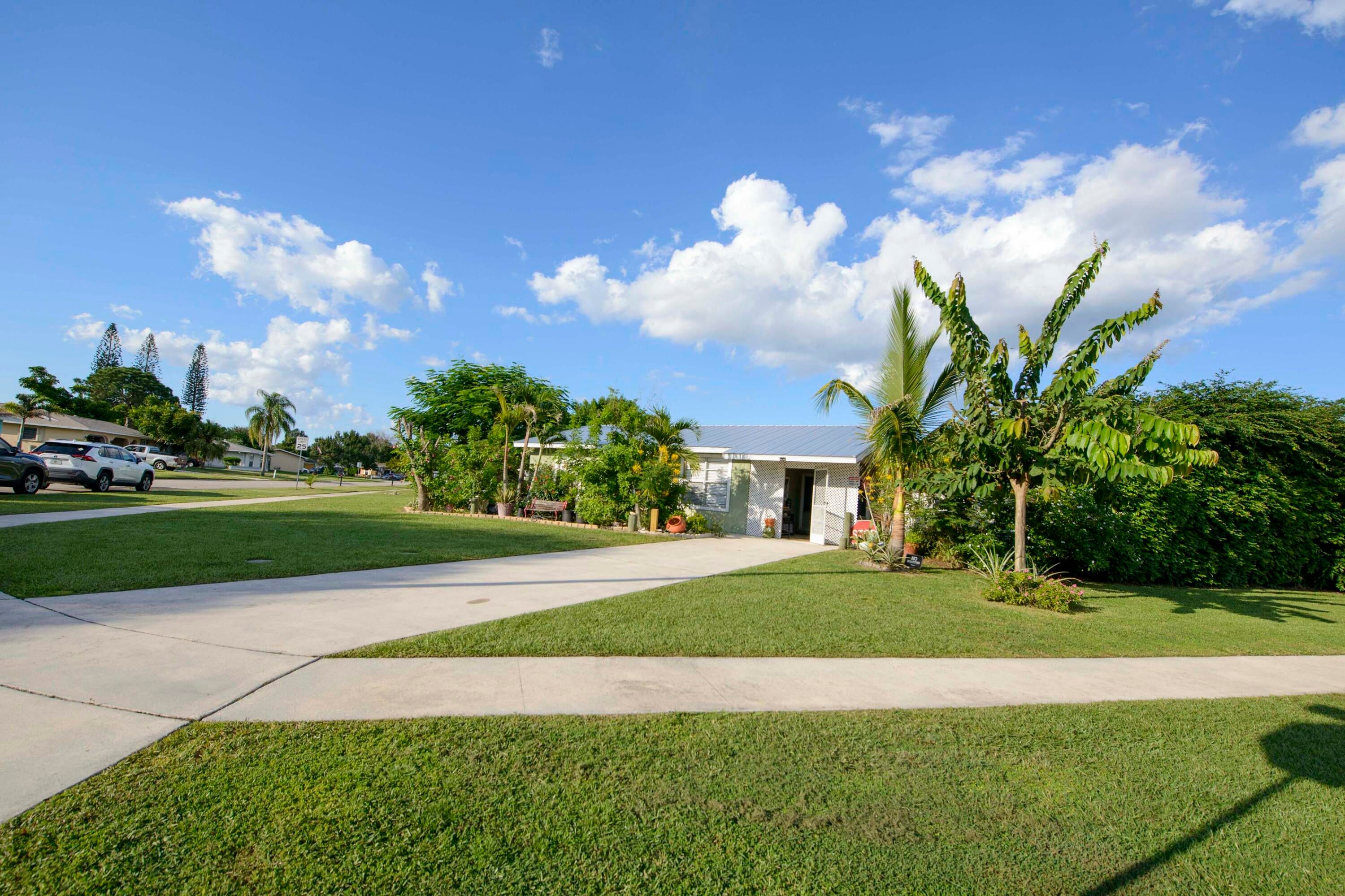 221 SW CALMOSO Drive