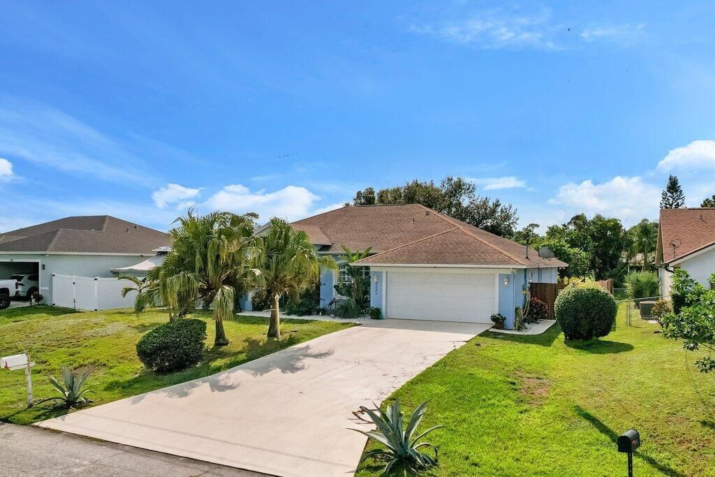 Photo of 3285 SE Pinto Street, Port Saint Lucie, FL 34984 (MLS # B26005085)