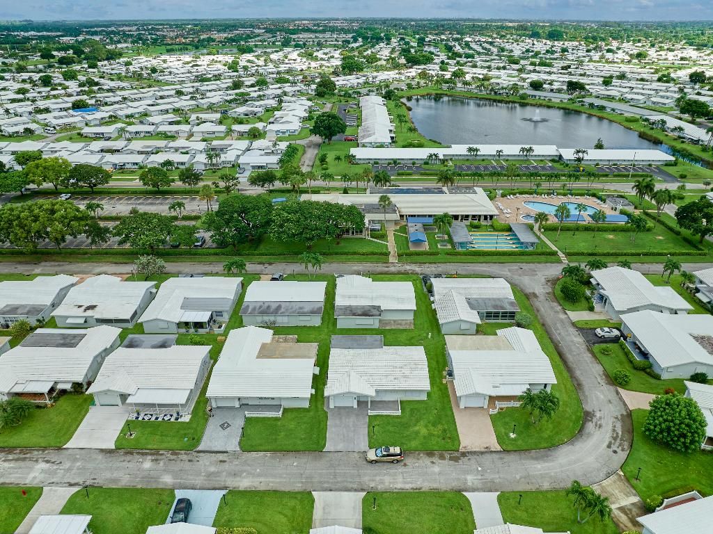 Photo of 520 SW 18th Street, Boynton Beach, FL 33426 (MLS # R11135464)