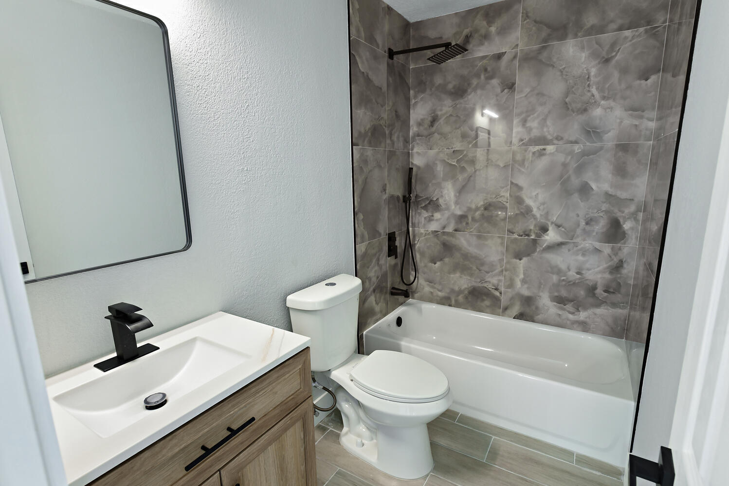 TROPICAL ESTATES - Residential