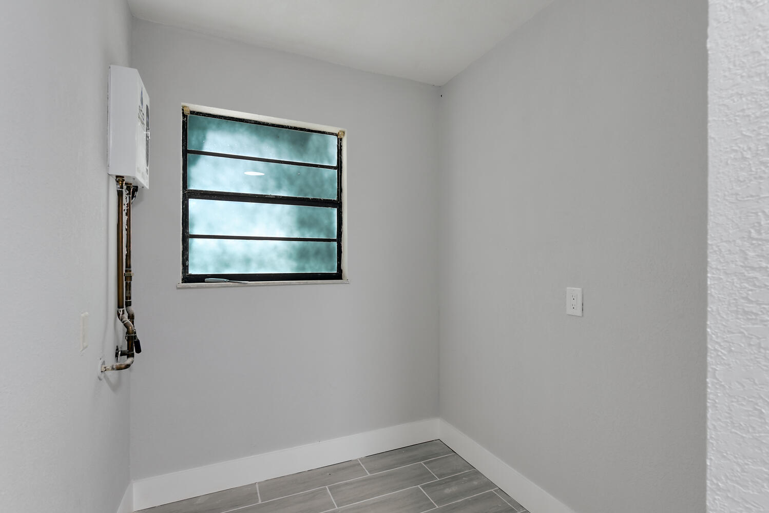 TROPICAL ESTATES - Residential