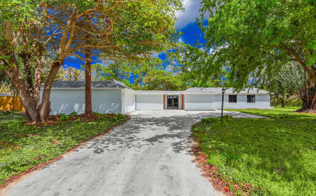 Photo of 8587 SW 18th Avenue, Stuart, FL 34997 (MLS # B26015030)