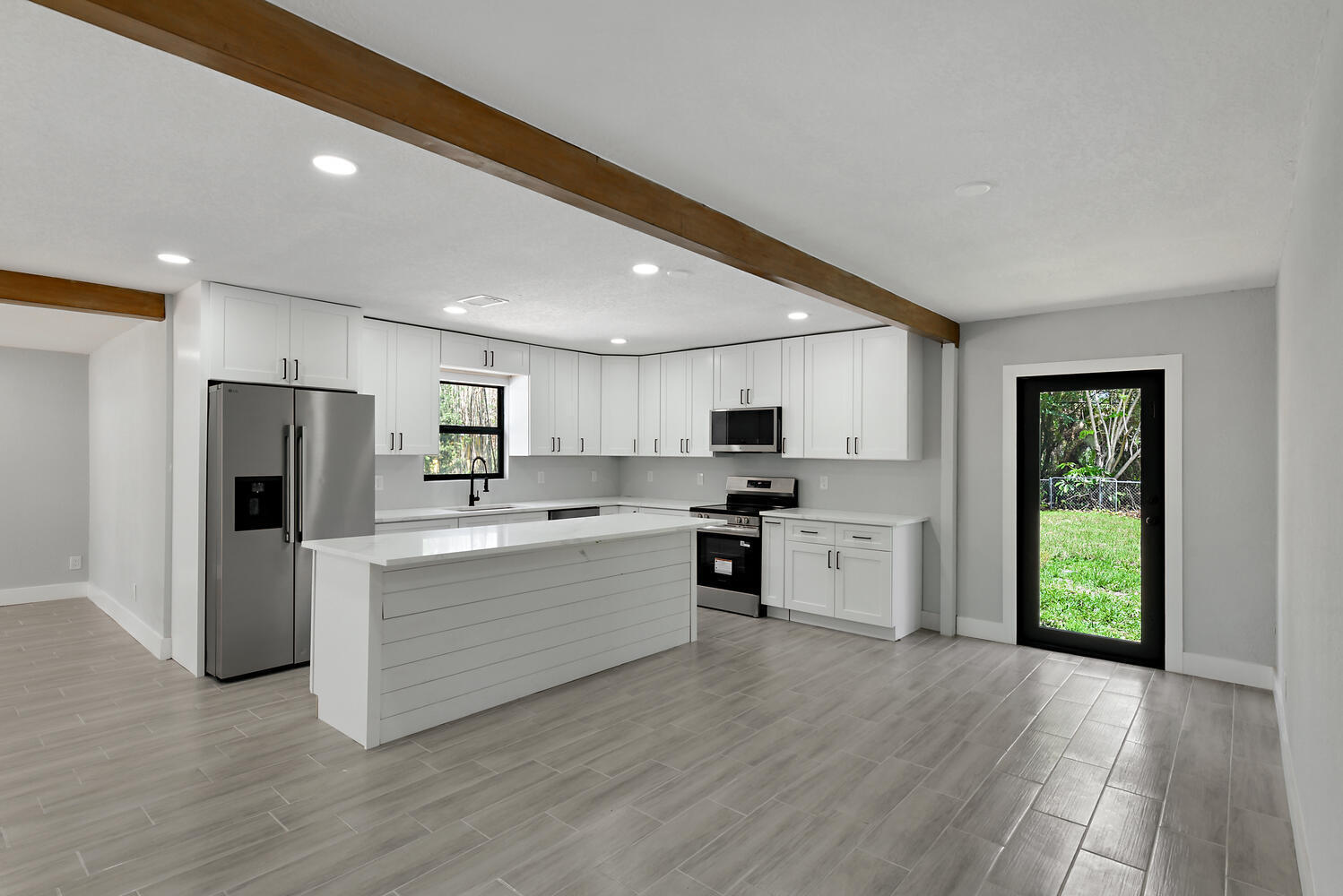 TROPICAL ESTATES - Residential