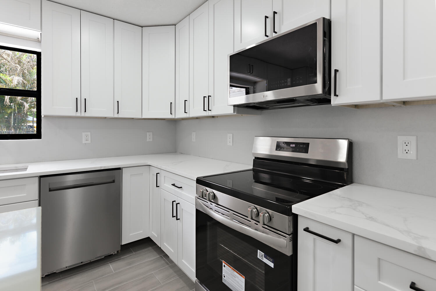 TROPICAL ESTATES - Residential