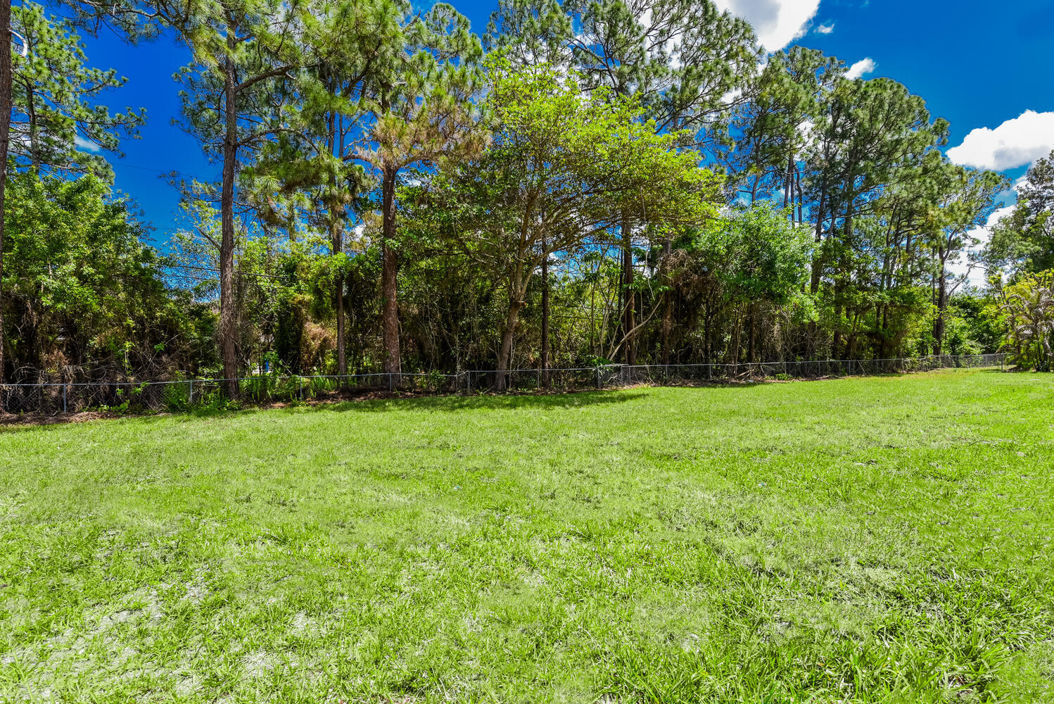 TROPICAL ESTATES - Residential