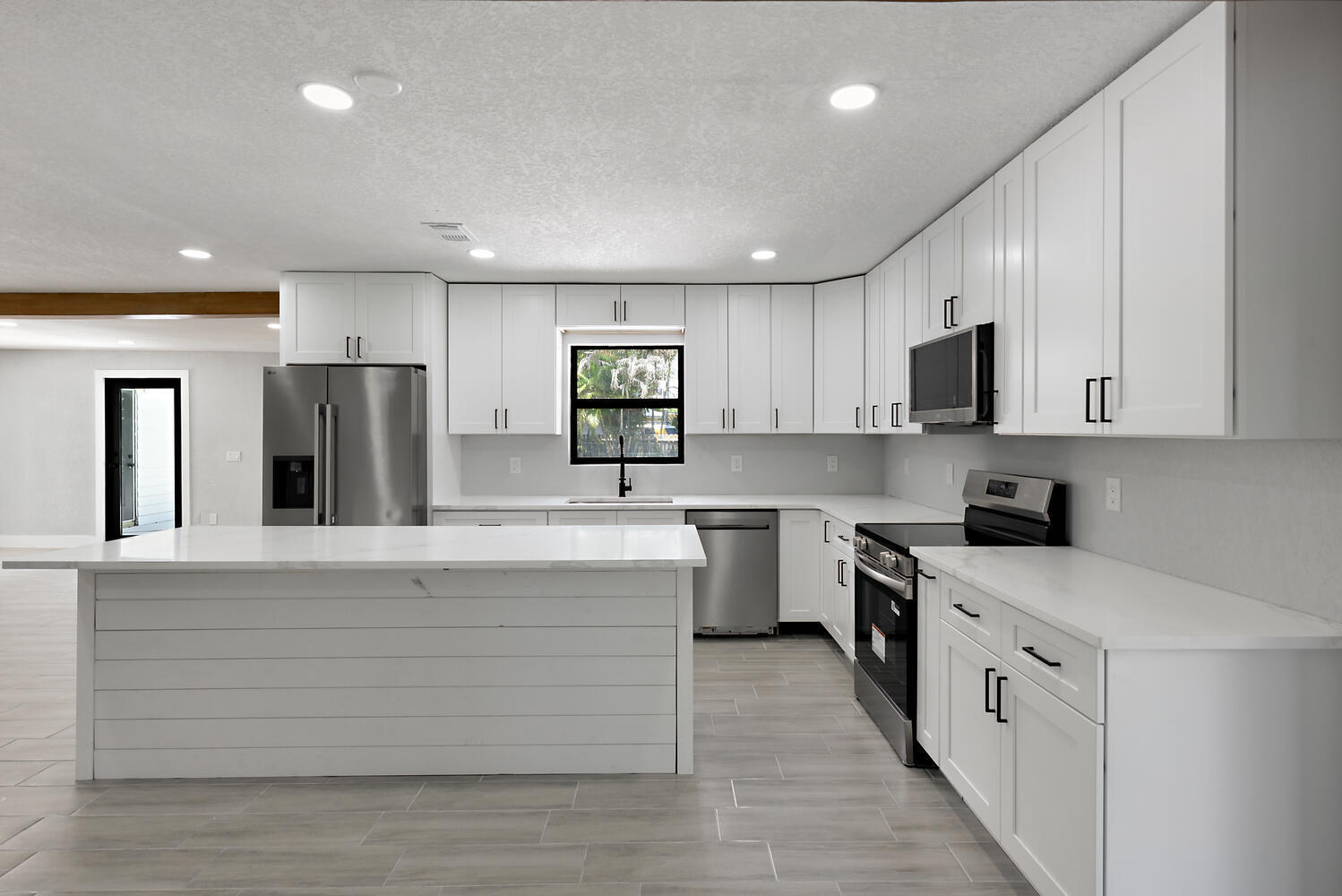 TROPICAL ESTATES - Residential