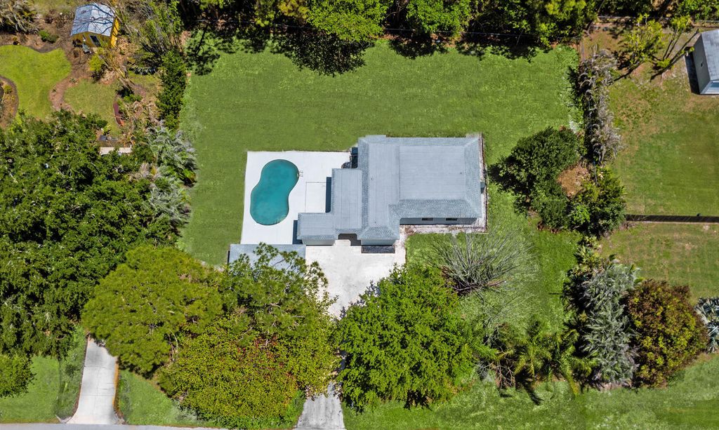 Photo of 8587 SW 18th Avenue, Stuart, FL 34997 (MLS # B26015030)