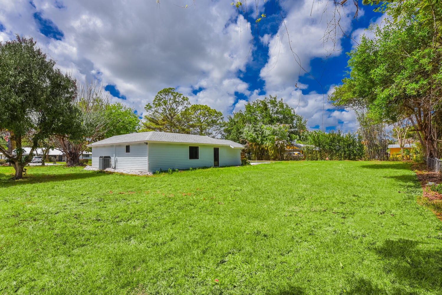 TROPICAL ESTATES - Residential