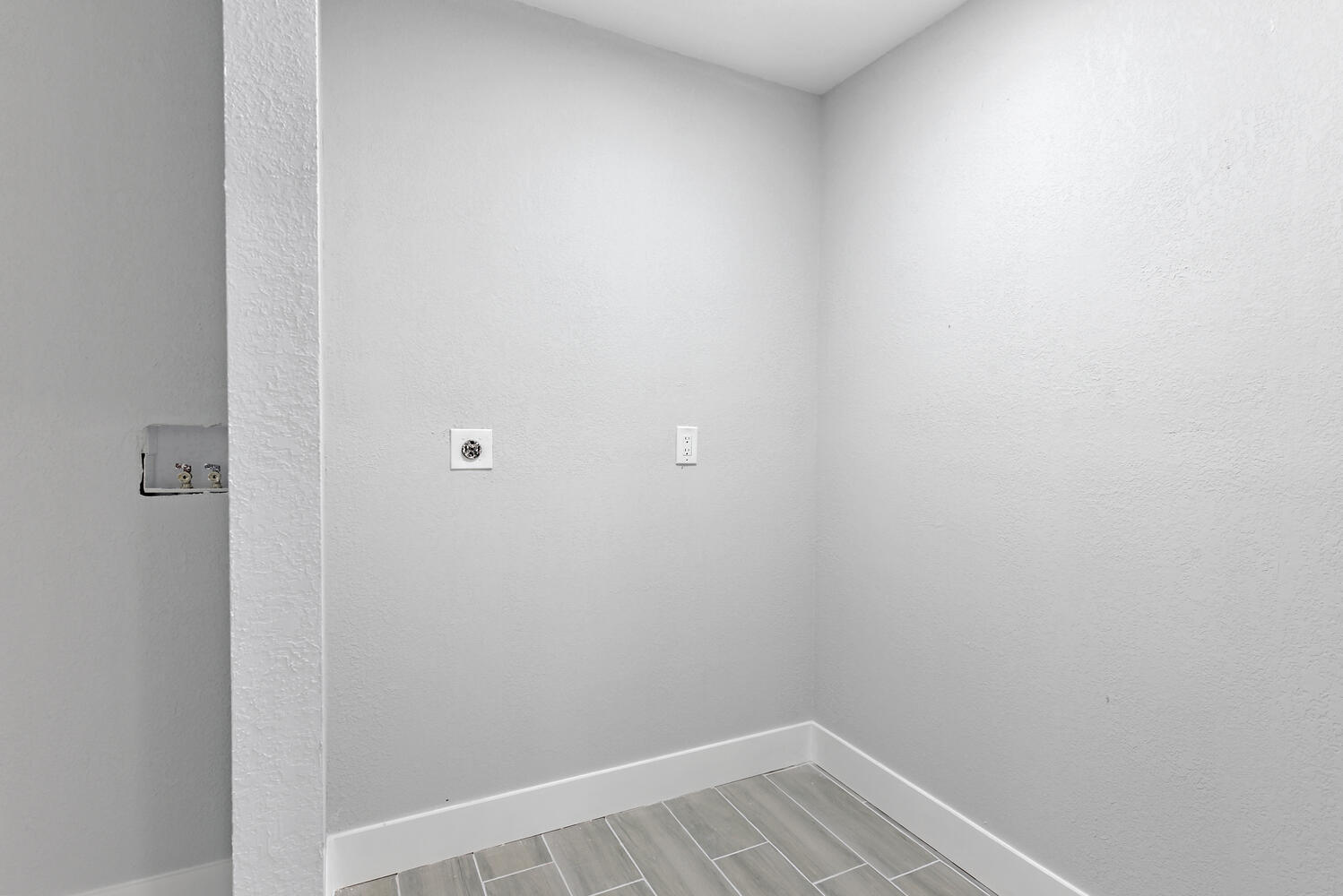 TROPICAL ESTATES - Residential